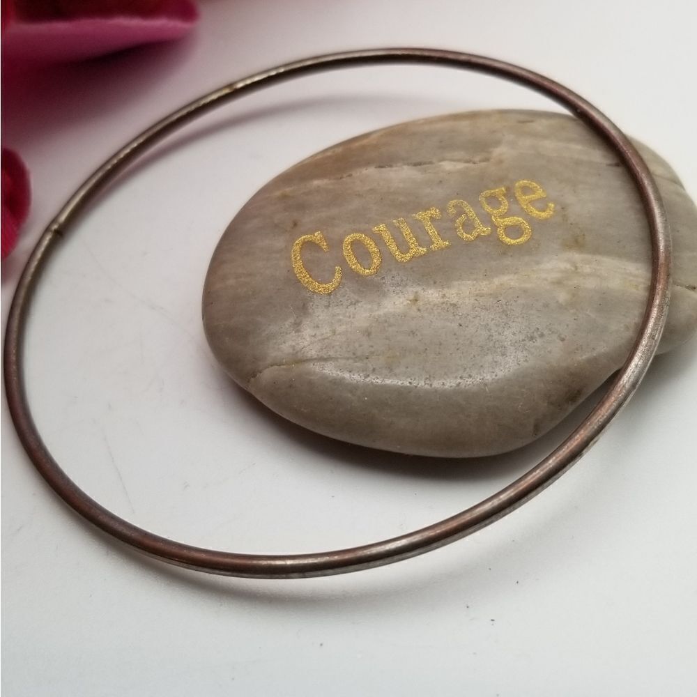 Antique style round simple bracelet. B537